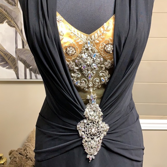 Terani Couture Chic Bead Embellished V-Neck-Black - Picture 9 of 17